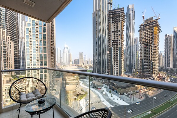 Apartment - Modern Downtown 2BR Walk to Mall Burj Khalifa Opera (Dubai)