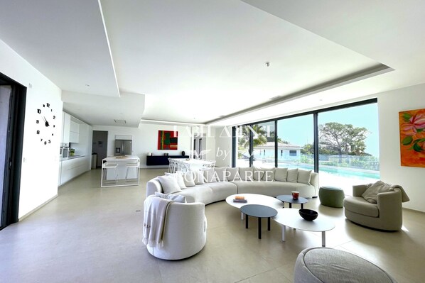 Smart TV, fireplace, foosball, books