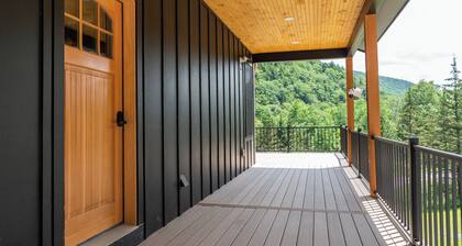 New Skye Ridge Lodge: 3 Bd, Hot Tub, Fireplace and AC!