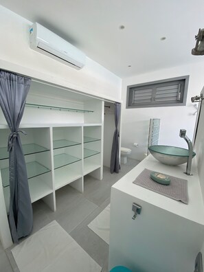 Handtücher, Seife, Toilettenpapier