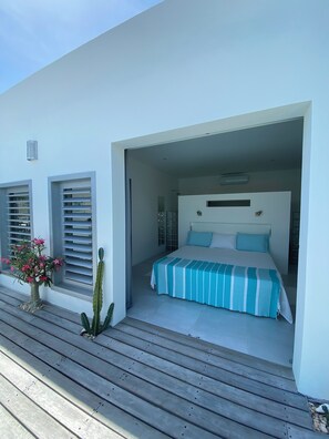 5 quartos, ferros/tábuas de passar roupa, acesso à internet