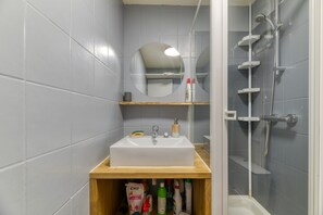 Douche, séchoir à cheveux