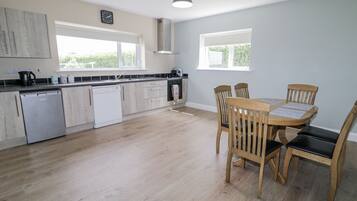 Dishwasher, cookware/dishes/utensils