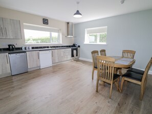 Dishwasher, cookware/dishes/utensils - Teac Caoimhe (Gortahork)