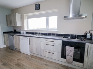 Dishwasher, cookware/dishes/utensils - Teac Caoimhe (Gortahork)