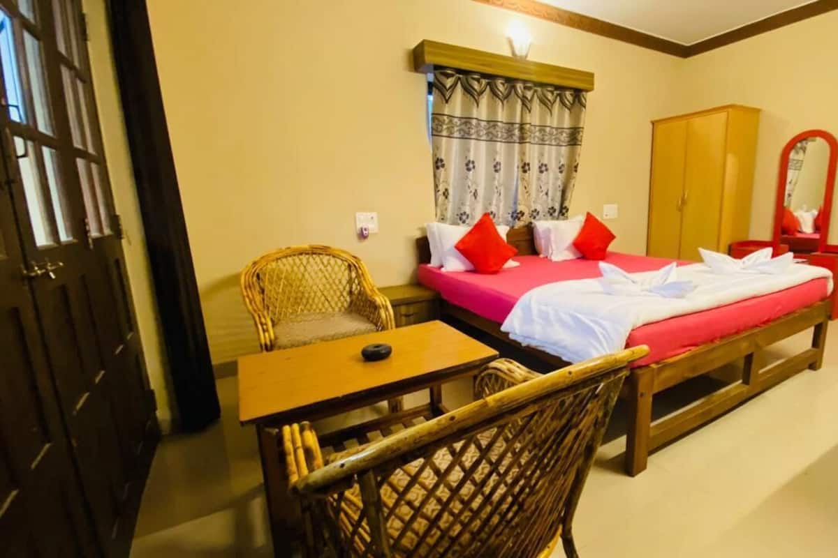 Economy Room, Balcony, Mountain View | Desk, laptop workspace, iron/ironing board, free WiFi
