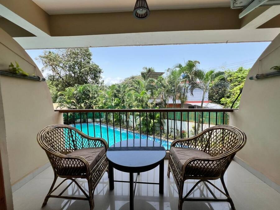 Quarto casal superluxo de uso individual, sacada, vista para a piscina | Sacada