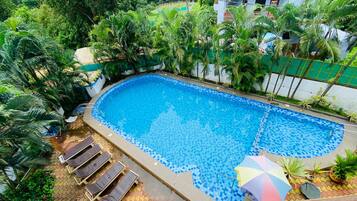 Kolam renang outdoor