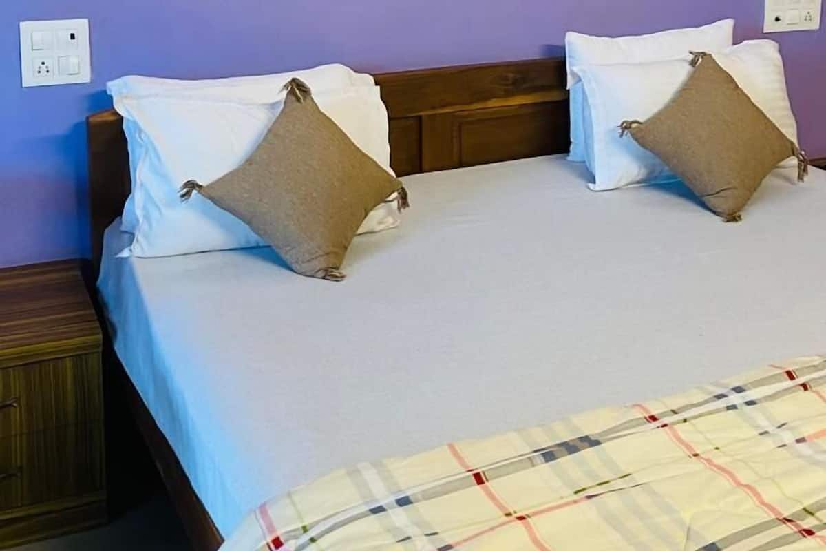 Junior Suite, Balcony, Mountain View | Desk, laptop workspace, iron/ironing board, free WiFi