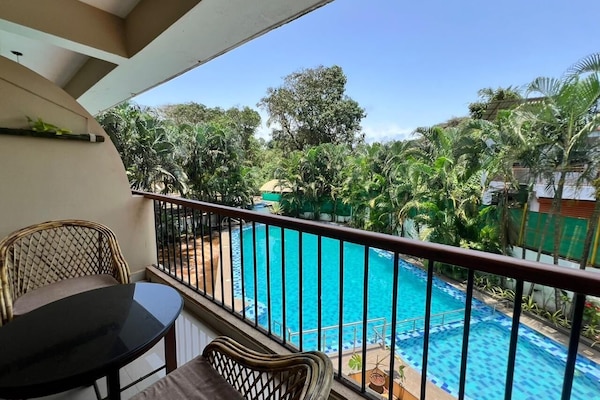 Chambre Double Luxe pour 1 personne, balcon, vue piscine | Vue de la chambre