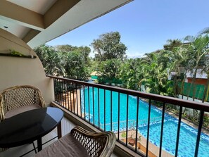 Luxury-Doppelzimmer zur Einzelnutzung, Balkon, Poolblick | Ausblick vom Zimmer