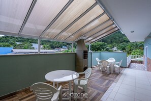 Basic Apartment | Outdoor dining