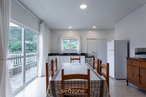 Basic Apartment | Dining