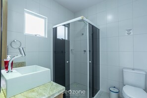 Basic Apartment | Bathroom