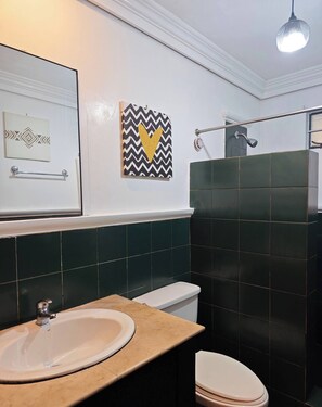 House, 3 Bedrooms, Balcony, Garden View | Bilik Mandi