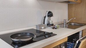Kühlschrank, Ofen, Herdplatte, Geschirrspüler