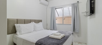 Apt Just Minutes From Lagoa da Conceicao - Sis0005