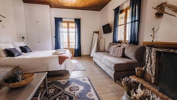 Comfort Suite, Balcony, Mountain View | In-room safe, iron/ironing board