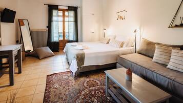 Classic-Doppelzimmer, Balkon, Bergblick | Zimmersafe, Bügeleisen/Bügelbrett