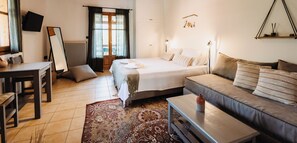 Chambre Double Classique, balcon, vue montagne | Coffres-forts dans les chambres, fer et planche à repasser