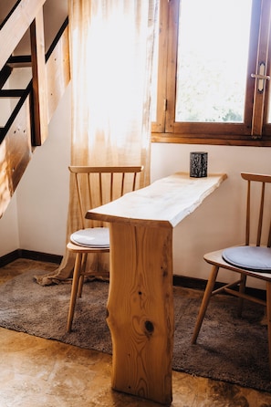Comfort Suite, Balcony, Mountain View | Living area