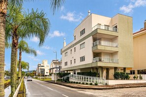 Exterior - Apto 2Q e churrasq. 800m da praia de Jurerê SGA202 (Florianópolis)