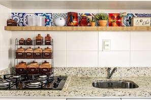 Private kitchen - Apto 2Q e churrasq. 800m da praia de Jurerê SGA202 (Florianópolis)