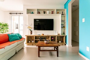 Basic Apartment | Living area