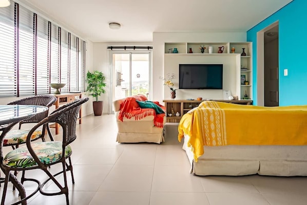 Basic Apartment | Living area