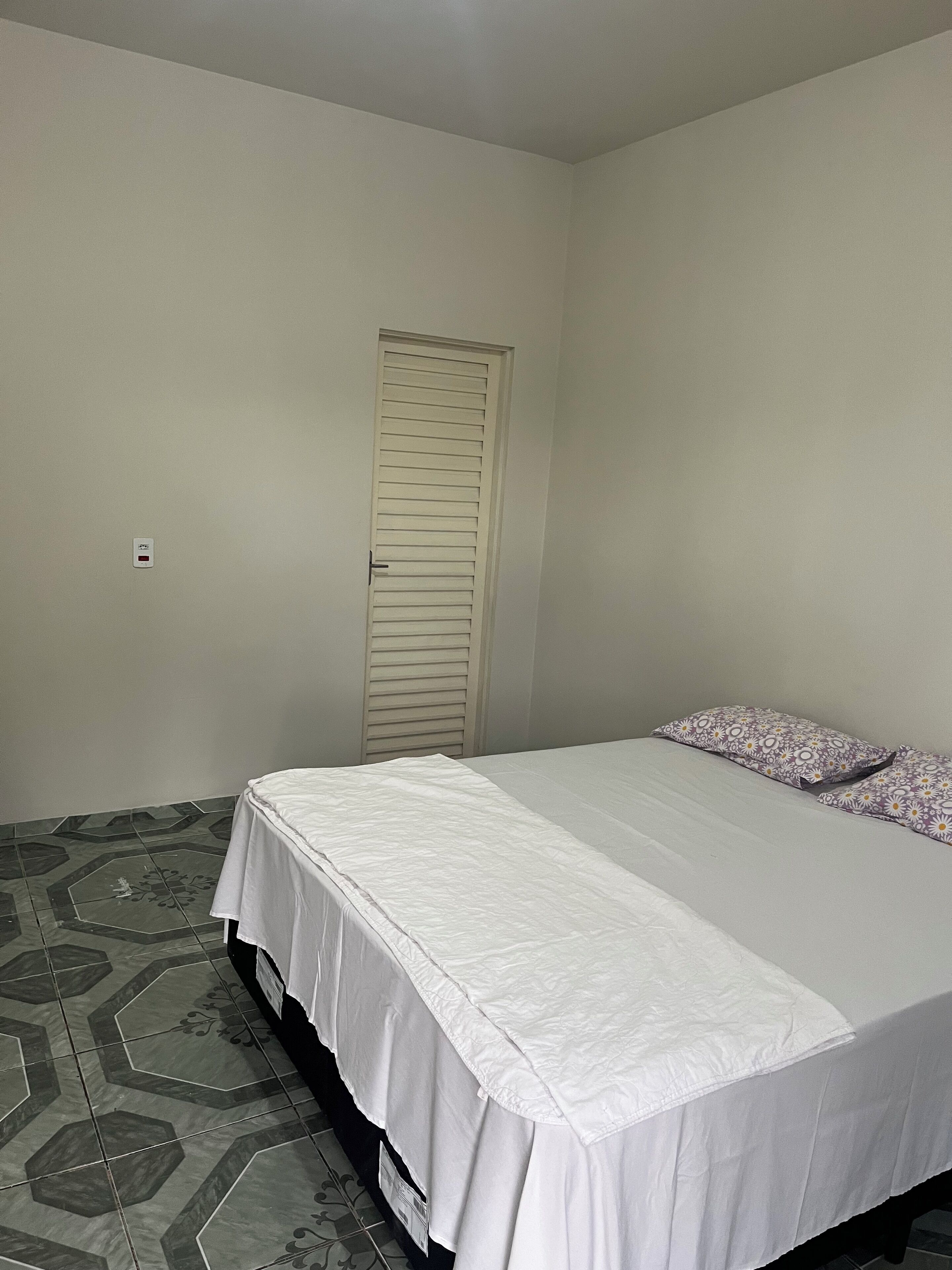 Quarto casal clássico | Área de estar | TV