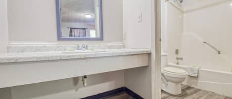 Room, 1 Queen Bed, Smoking | Bathroom | Free toiletries, towels