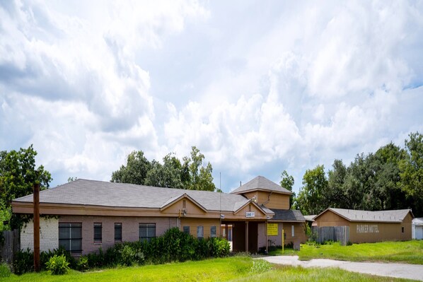 Pintu masuk properti