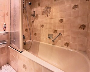 Apartment | Bathroom - Apartment With Covered Balcony (Winterberg)