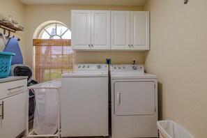 Interior - Sleeps up to 10 - game room - pool with hot tub - Stars Vacation Rentals (Cape Coral)