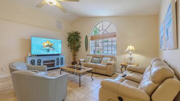 Smart TV, table tennis