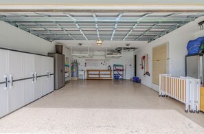 Interior - Sleeps up to 10 - game room - pool with hot tub - Stars Vacation Rentals (Cape Coral)