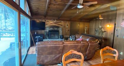 Cabin on the hill Ascutney Vt - 4 bedrooms