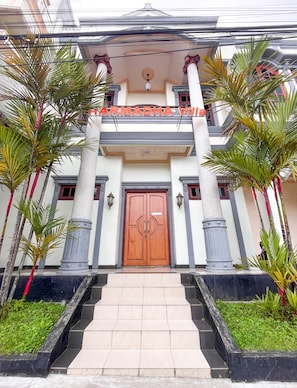 Fachada da propriedade