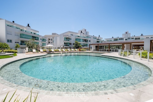 Cobertura C/jacuzzi e Churrasq em Jurere Rvo401