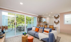 Basic Apartment | Living area