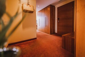 Suite | Una scrivania, Wi-Fi gratuito