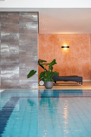 Indoor pool, seasonal outdoor pool, pool loungers