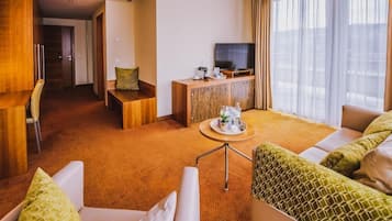 Suite | Desk, free WiFi