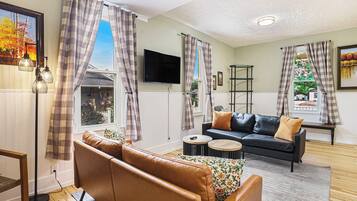 Smart TV, fireplace, ping pong, books