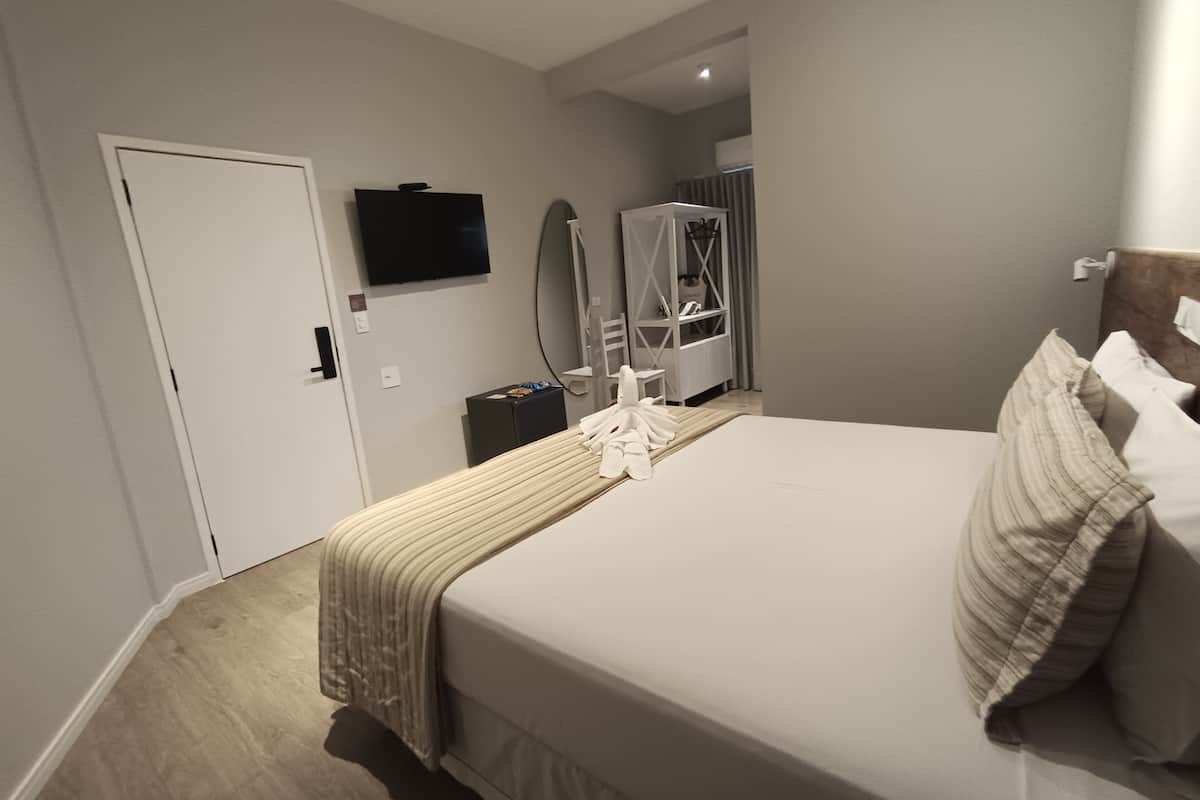 Comfort-Suite | Zimmersafe, Verdunkelungsvorhänge, Bügeleisen/Bügelbrett