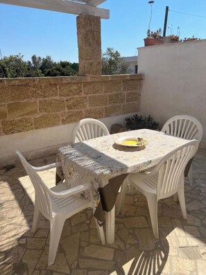 Outdoor dining - Three-room cottage Luis (Torre Suda)