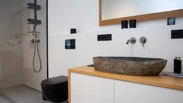 Dusche, Haartrockner, HandtĂŒcher