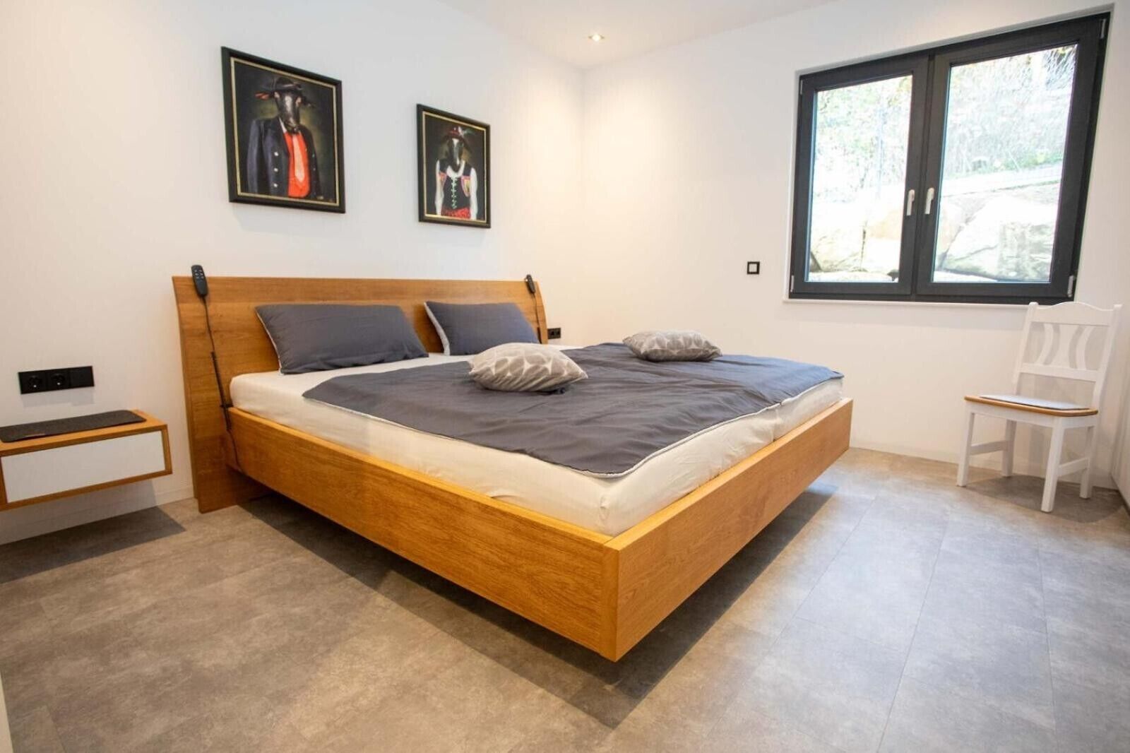 1 dormitorio, tabla de planchar con plancha, wifi y ropa de cama