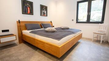 1 dormitorio, tabla de planchar con plancha, wifi y ropa de cama