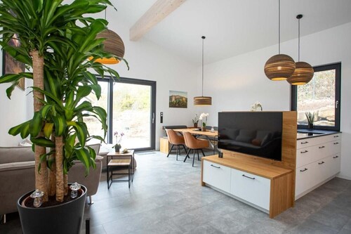 Apartment 'Omas Rhön-Garten' with Mountain View, Shared Terrace and Wi-Fi